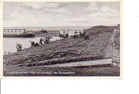 Ansichtkaart 	Zuiderzeewerken	Vervaardigen vd kraagstukken, Verzenden, 1940 tot 1960, Ongelopen, Flevoland