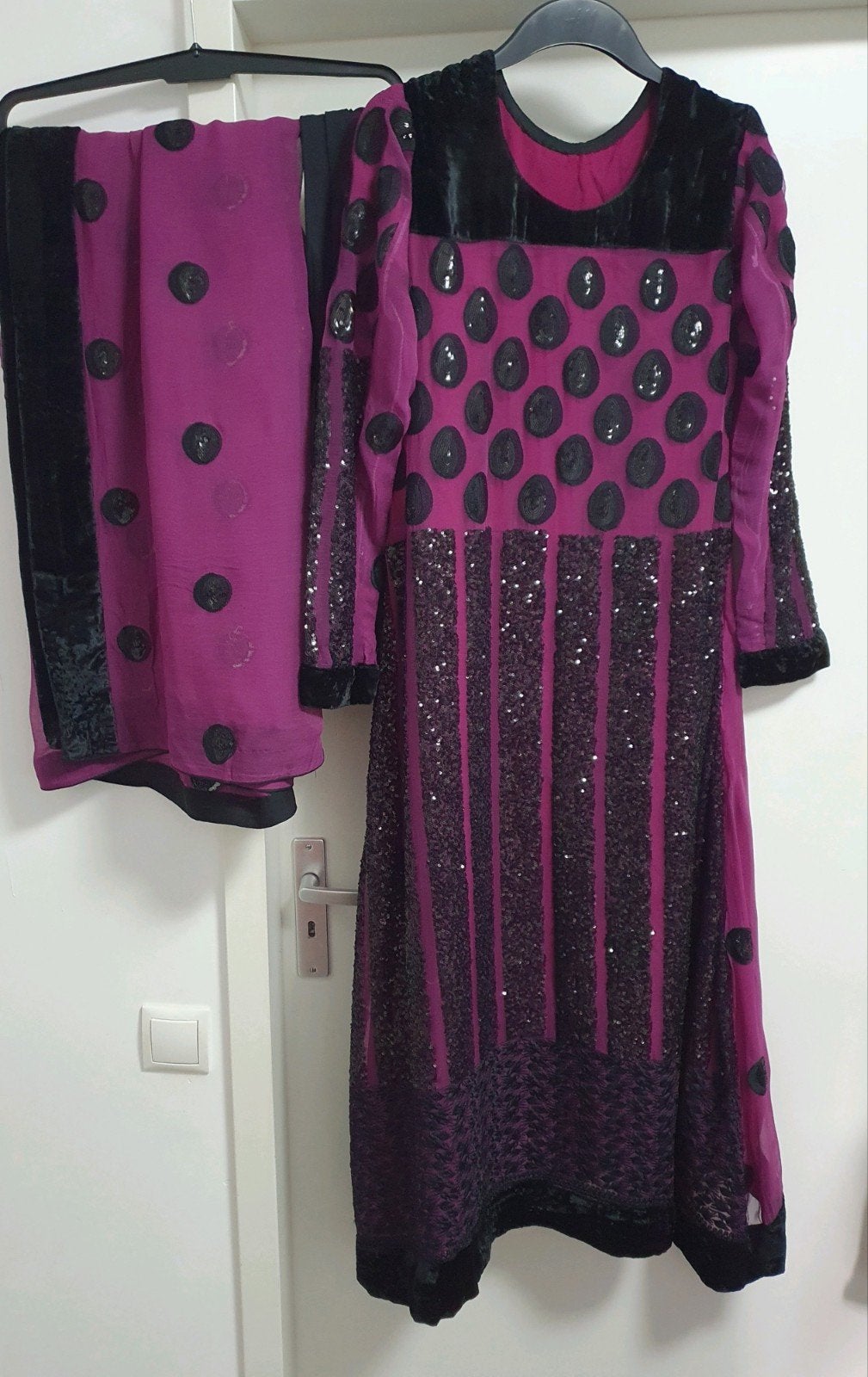 Prachtige Indiase jurk sjaal met pailletten - Maat S, Kleding | Dames, Overige typen, Paars, Nieuw, Ophalen of Verzenden
