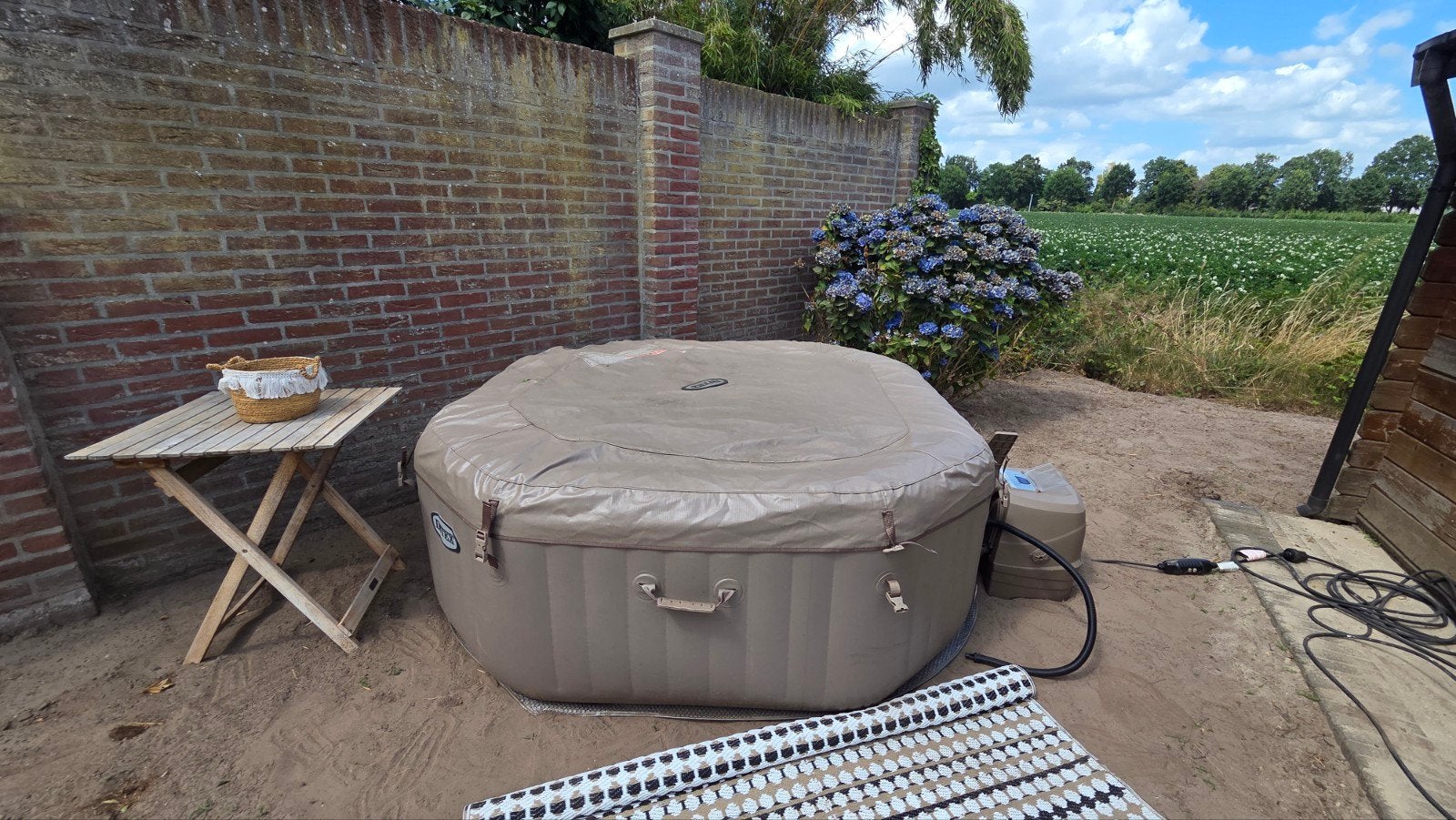 Intex Opblaasbare Spa - 8-hoekig, 4-persoons, Ophalen, Gebruikt, Afdekzeil, Opblaasbaar