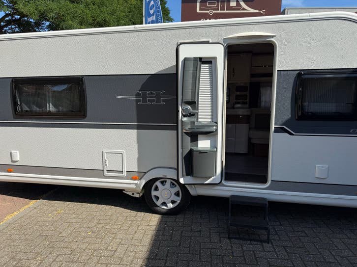 Hobby 560 LU (2020) met Airco, Mover en Fietsendrager, Hobby, Airco, Particulier, 1500 - 2000 kg