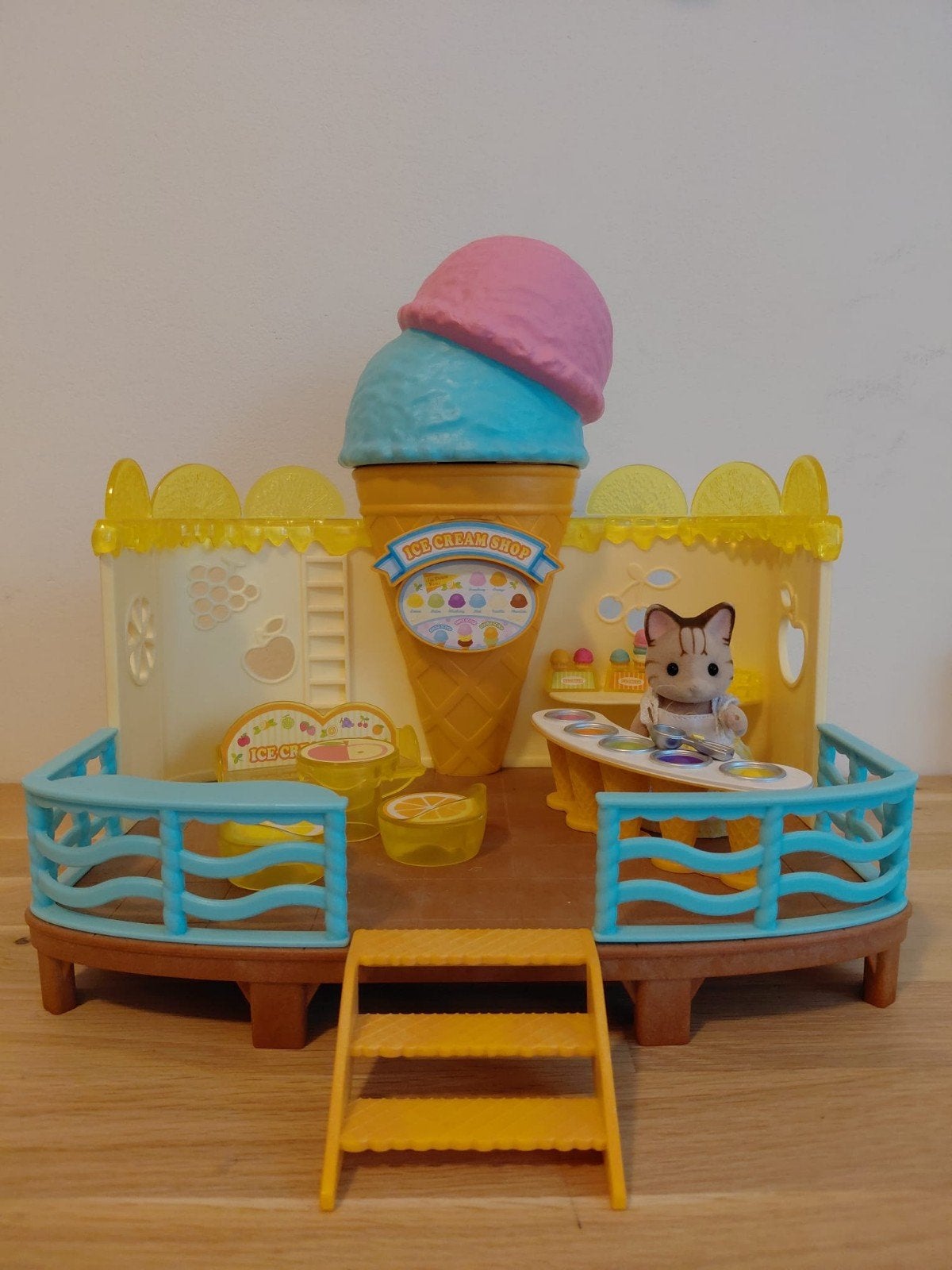 Sylvanian families ijswinkel aan zee 5228., Ophalen of Verzenden, Zo goed als nieuw