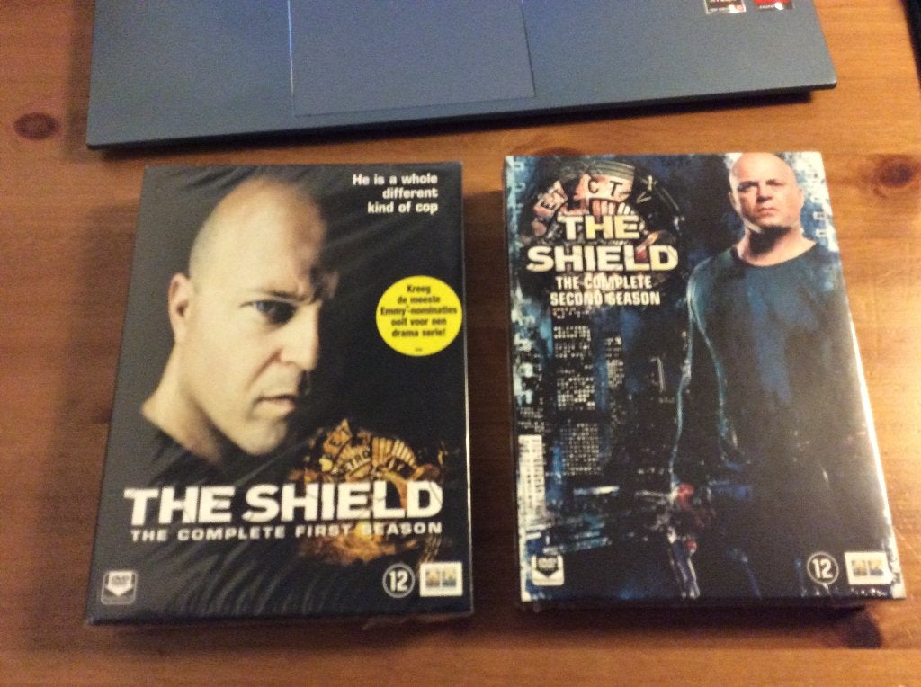 The Shield. Seizoen 1 en 2 dvd box Nieuw in folie €8 p. stuk, Seizoen 1, Ophalen of Verzenden, Actie en Avontuur, Nieuw in verpakking