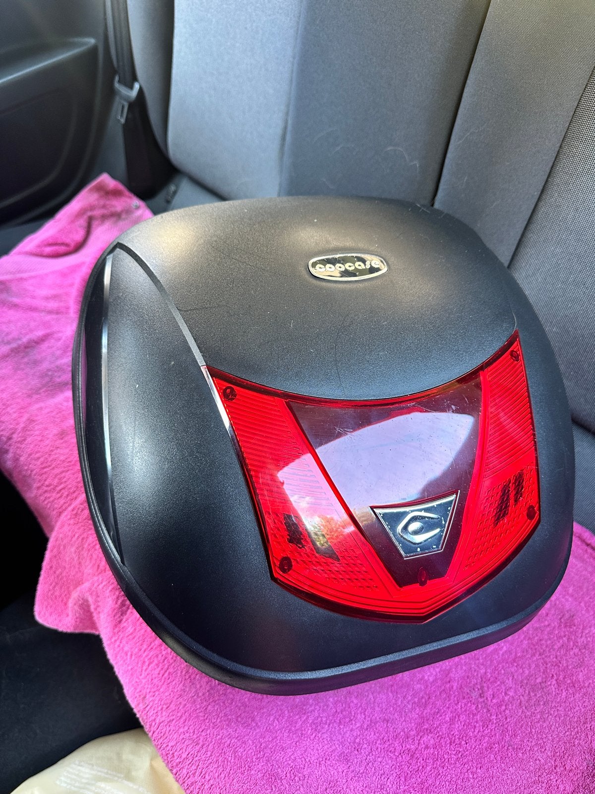 Zwarte scooter/motor topkoffer met rode reflector, Ophalen, Gebruikt, Koffer