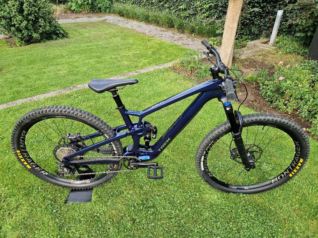 Foto 15 van Trek Fuel EX 9.8 Carbon 29er Fully Mountainbike (Nieuwstaat)