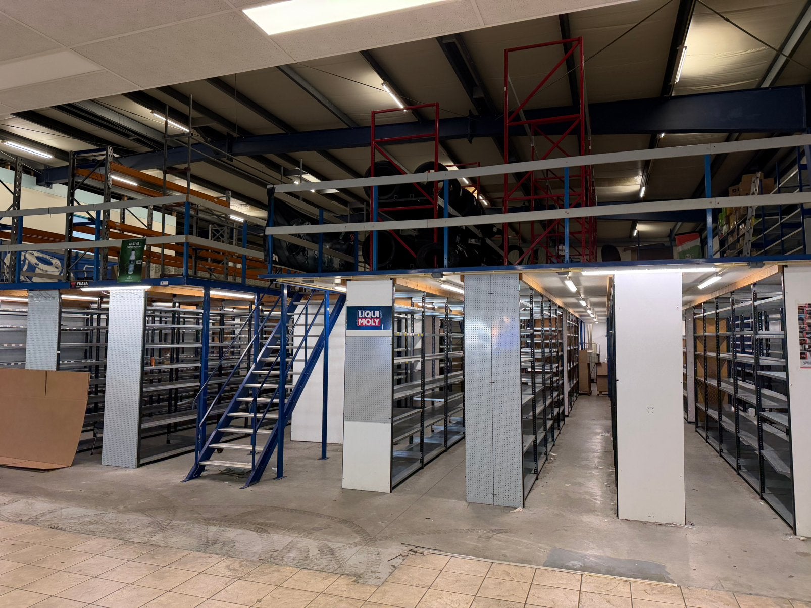 Magazijnstelling met verdiepingsvloer +- 250 m2, Ophalen of Verzenden