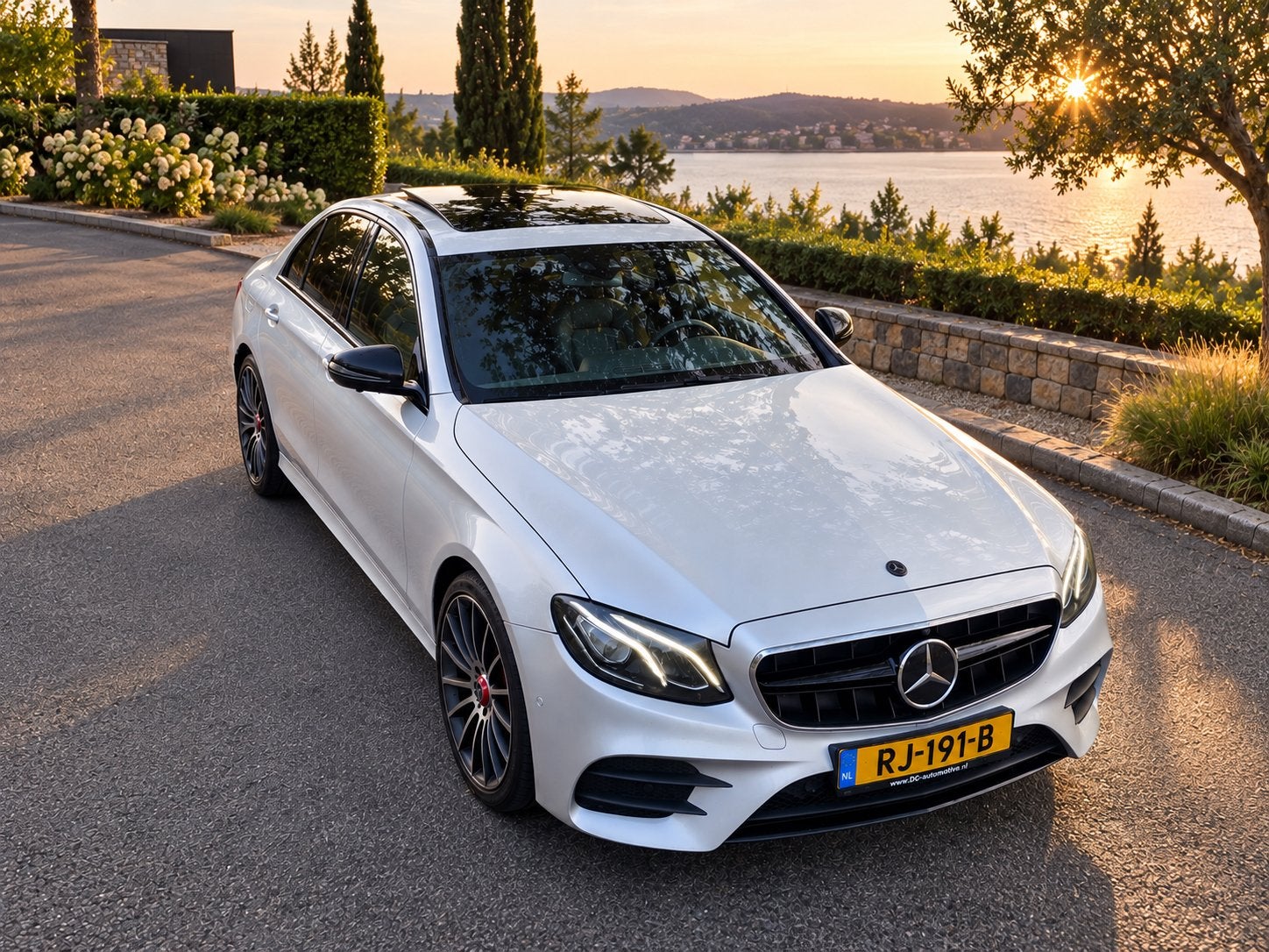 Mercedes E-Klasse NW SCHIJVEN E220 D SFEERVERLICHTING 360•, Auto's, Automaat, Achterwielaandrijving, 194 pk, 4 cilinders