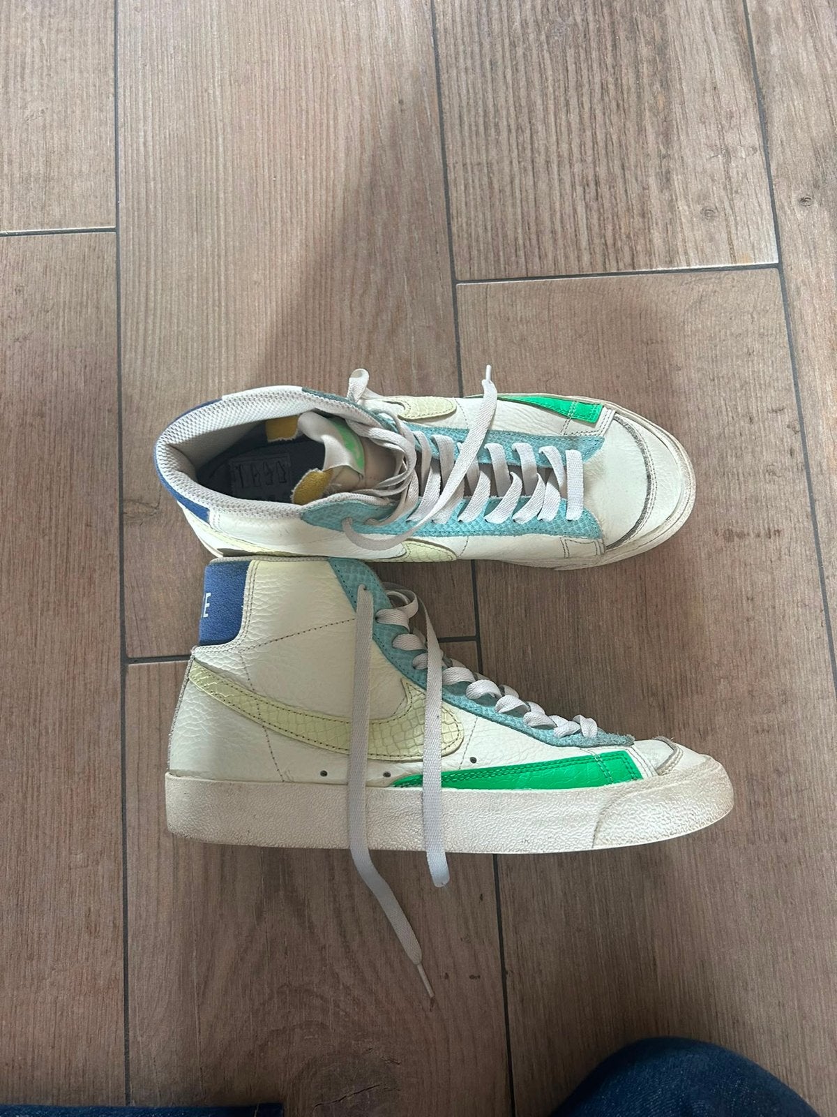 Nike Blazer Mid '77 sneakers, sail/lime, Kleding | Dames, Schoenen, Ophalen, Wit, Sneakers of Gympen, Gedragen