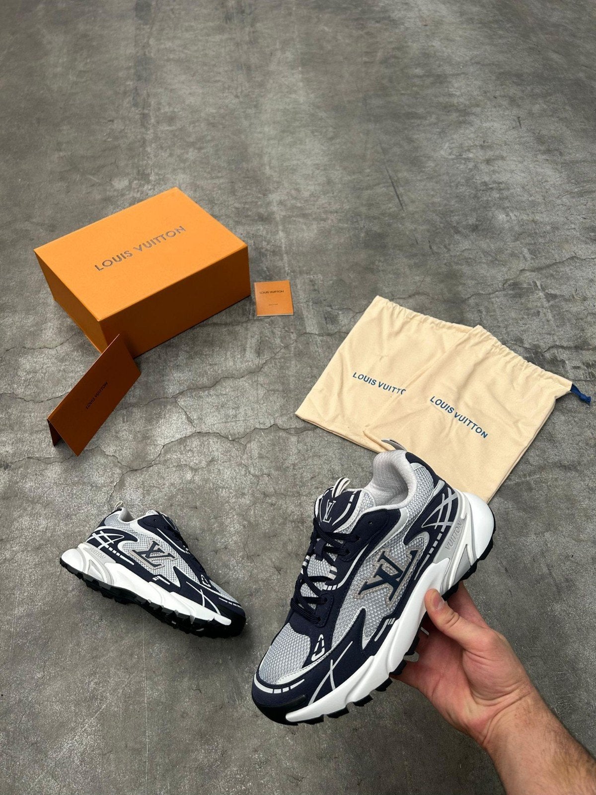 Louis Vuitton Sneakers - Zo goed als nieuw, Blauw, Ophalen of Verzenden, Louis Vuitton, Sneakers of Gympen