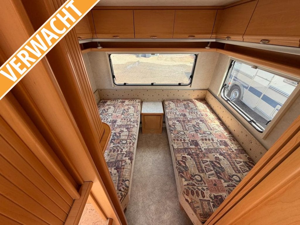 Wilk Stern 490 + voortent, Caravans en Kamperen, Caravans, Rondzit, Bedrijf, Overige typen, Wilk