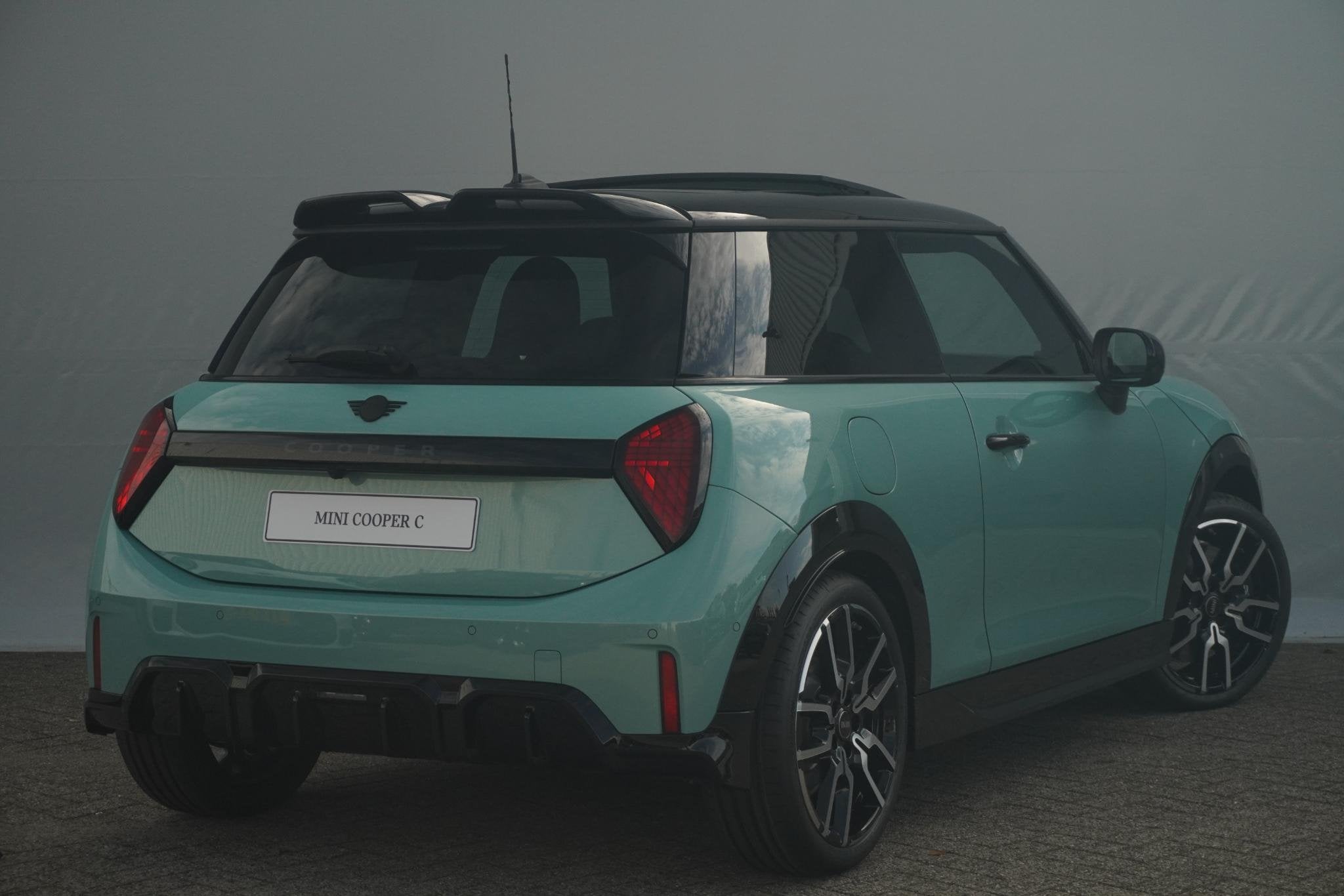MINI 3-Deurs Cooper C John Cooper Works Uitvoering | Pakket, Auto's, Stoelverwarming, Stof, 156 pk, 4 stoelen