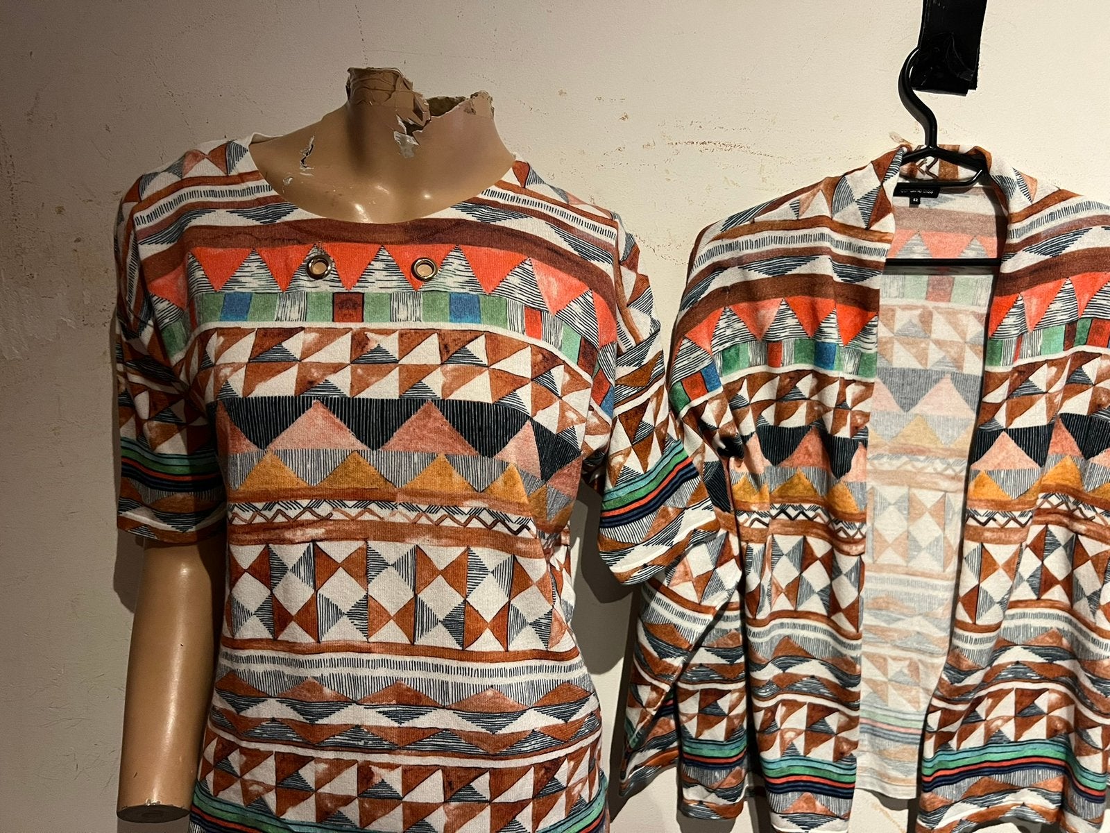 Caroline Biss twinset maat top m vest l origineel zgan, Maat 38/40 (M), Bruin, Ophalen of Verzenden, Zo goed als nieuw