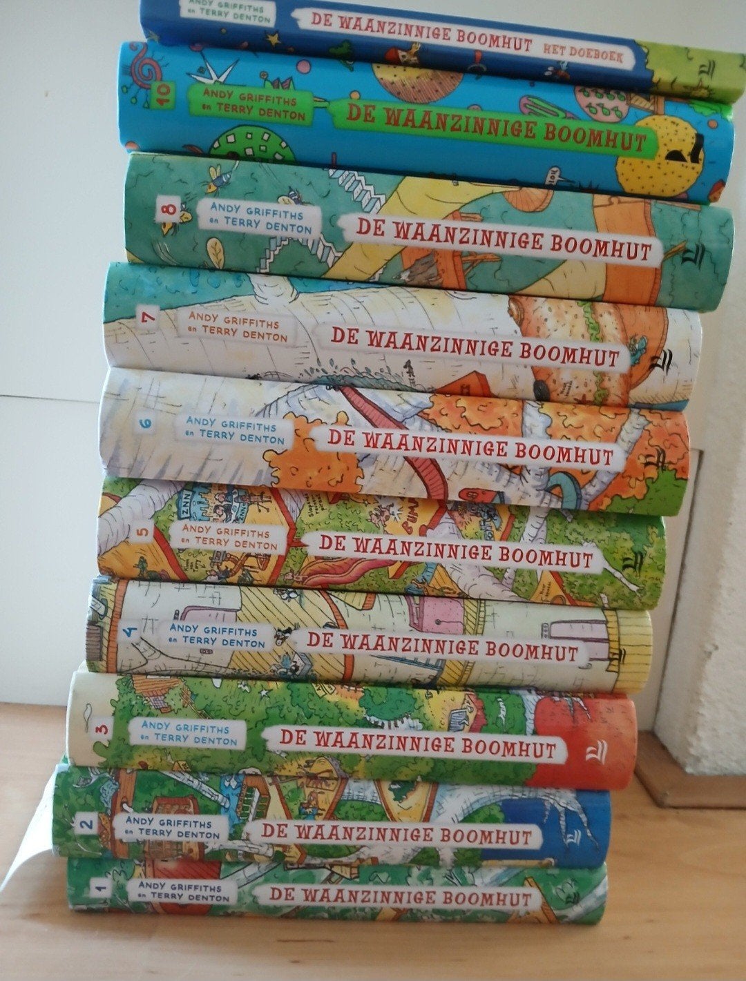 DE WAANZINNIGE BOOMHUT 1 TOT 8 DEEL 10 EN DOEBOEK, Boeken, Ophalen, Nieuw, Andy Griffiths; Terry Denton