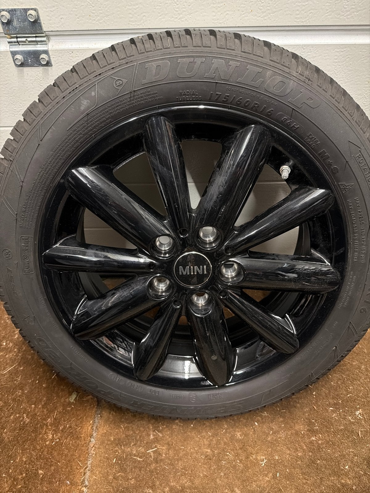 SET van 4: Mini Cooper Winterbanden op 16 inch velgen, Ophalen, Gebruikt, 16 inch, 175 mm