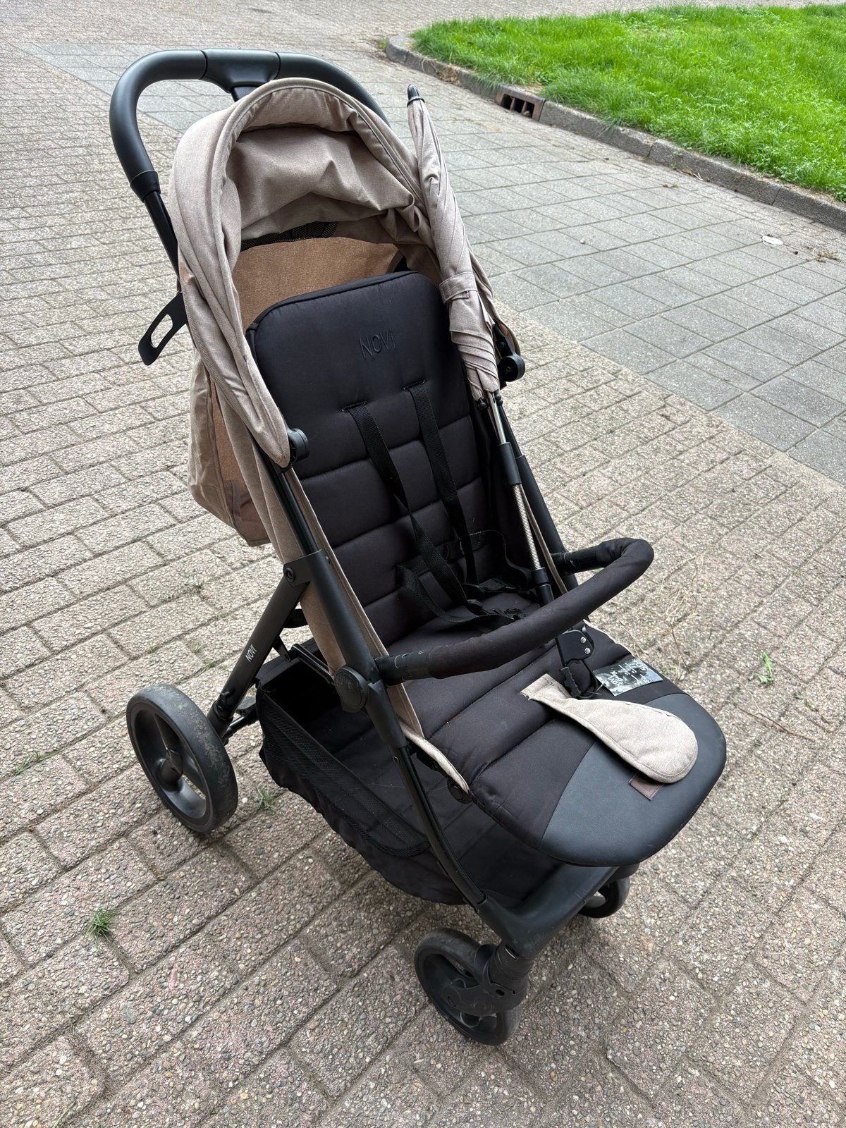 Novi Buggy met paraplu - Gebruikt met nieuwe paraplu, Ophalen, Gebruikt, Overige merken, Zonnekap
