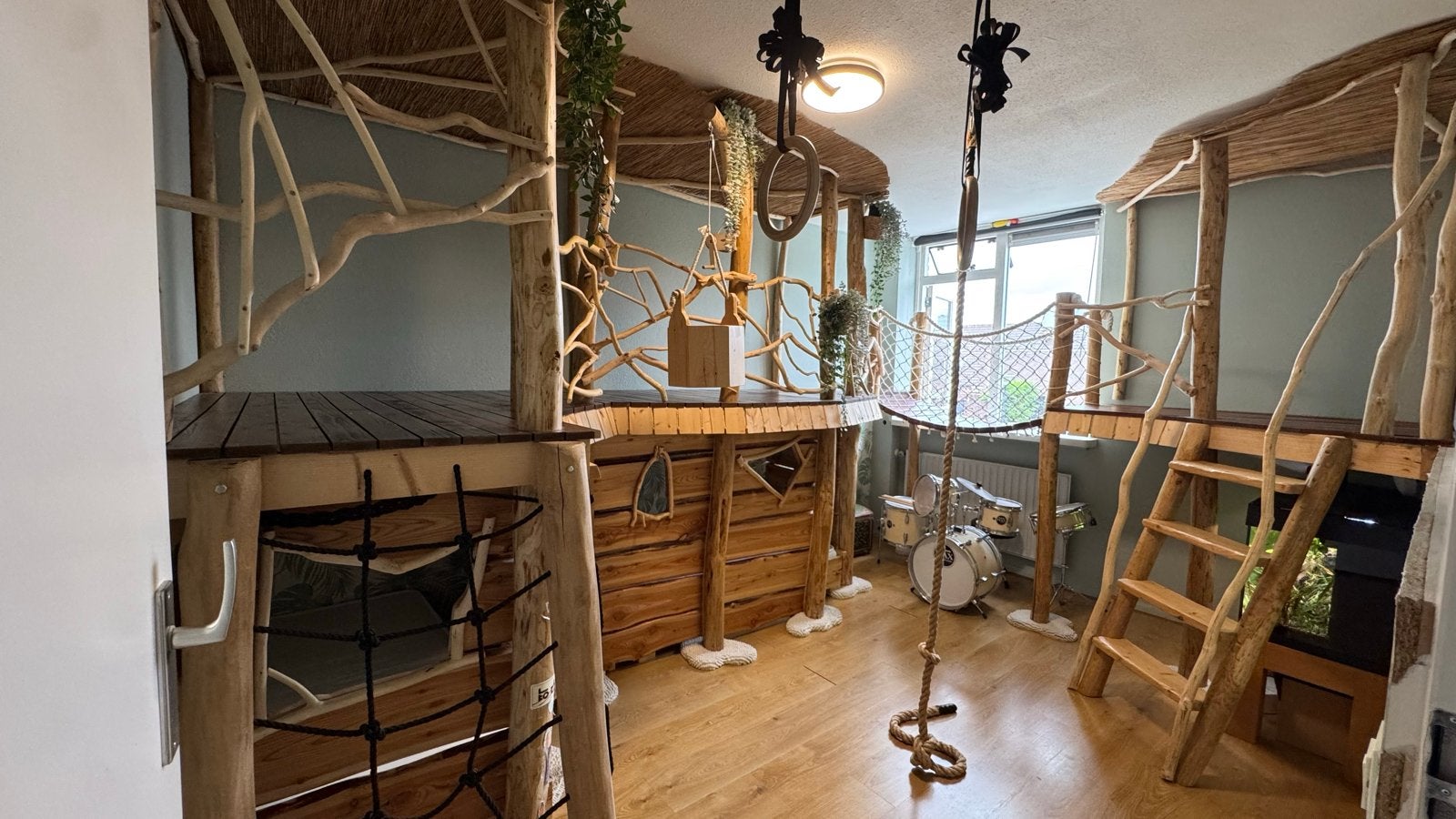 Uniek zelfgemaakt boomhutbed kinderkamer met speelruimte, Overige typen, Tweepersoons, Ophalen of Verzenden, Zo goed als nieuw