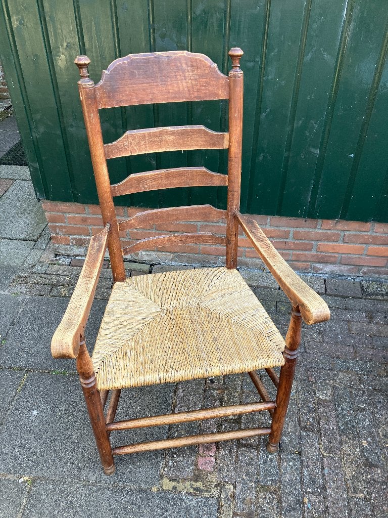 antiek houten stoel met biezen zitting armleuning, Antiek en Kunst, Ophalen