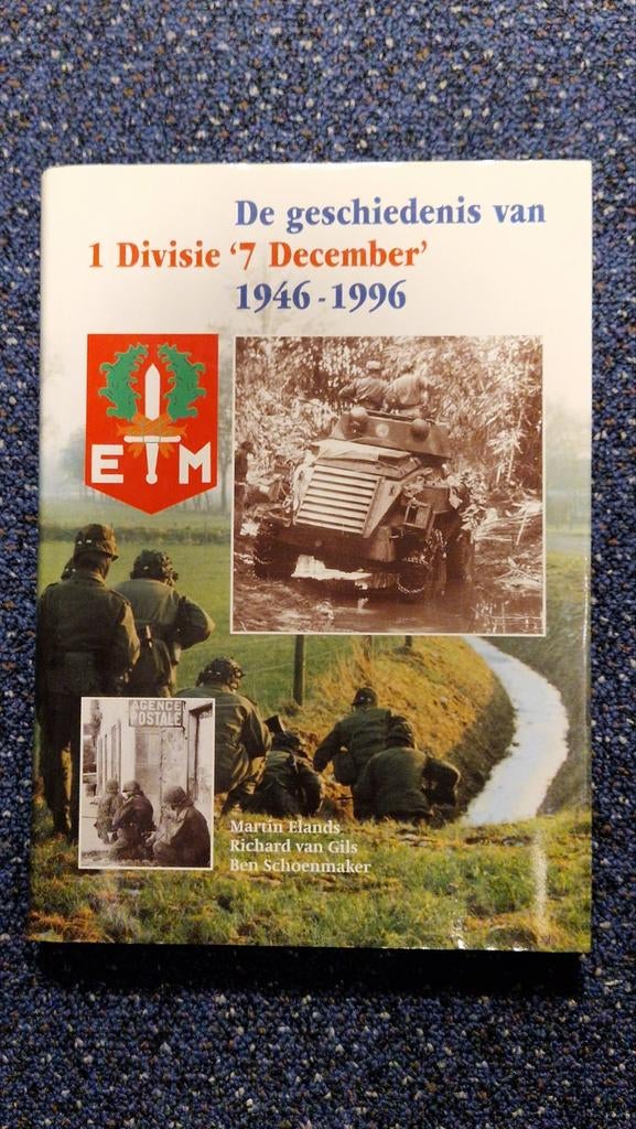 De geschiedenis van 1 Divisie '7 December' 1946 - 1996, Ophalen of Verzenden, 1945 tot heden, Zo goed als nieuw