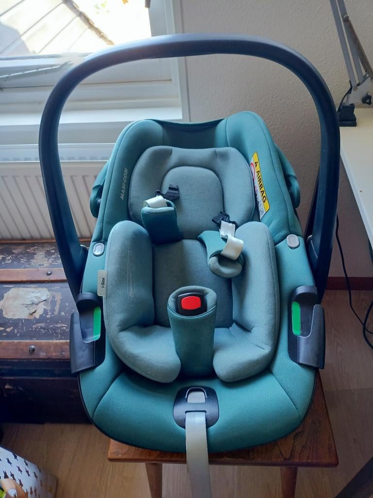 Groene Maxi Cosi Pebble autostoel met Jolein trappelzak, Kinderen en Baby's, Autostoeltjes, Zo goed als nieuw, Maxi-Cosi, 0 t/m 13 kg