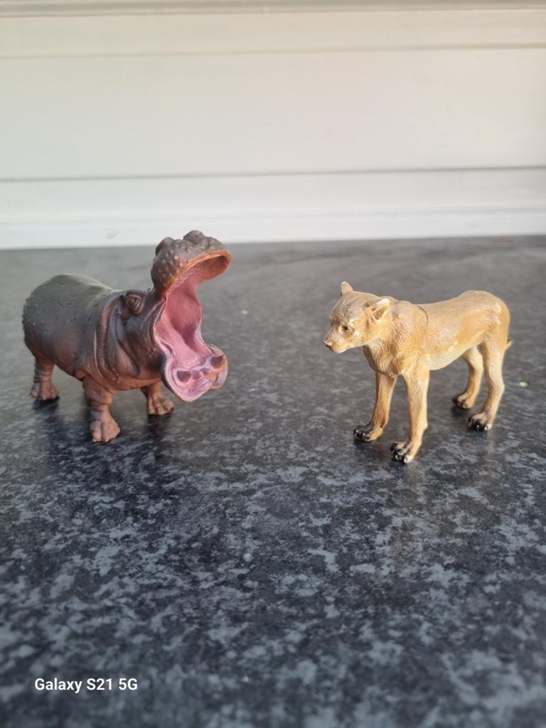 Speelgoed leeuw en nijlpaard figuren, Ophalen of Verzenden, Zo goed als nieuw, Jongen of Meisje