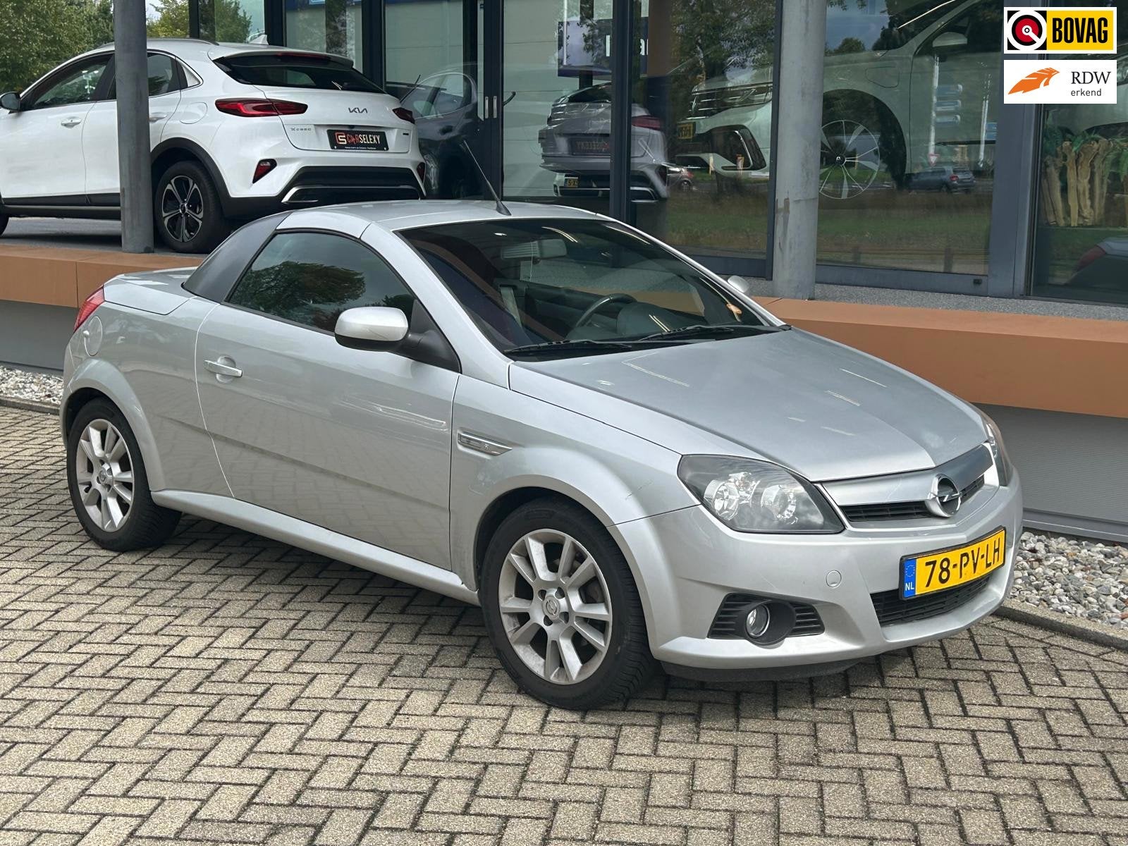 Opel Tigra TwinTop 1.4-16V Cosmo, Voorwielaandrijving, Gebruikt, Zwart, 4 cilinders