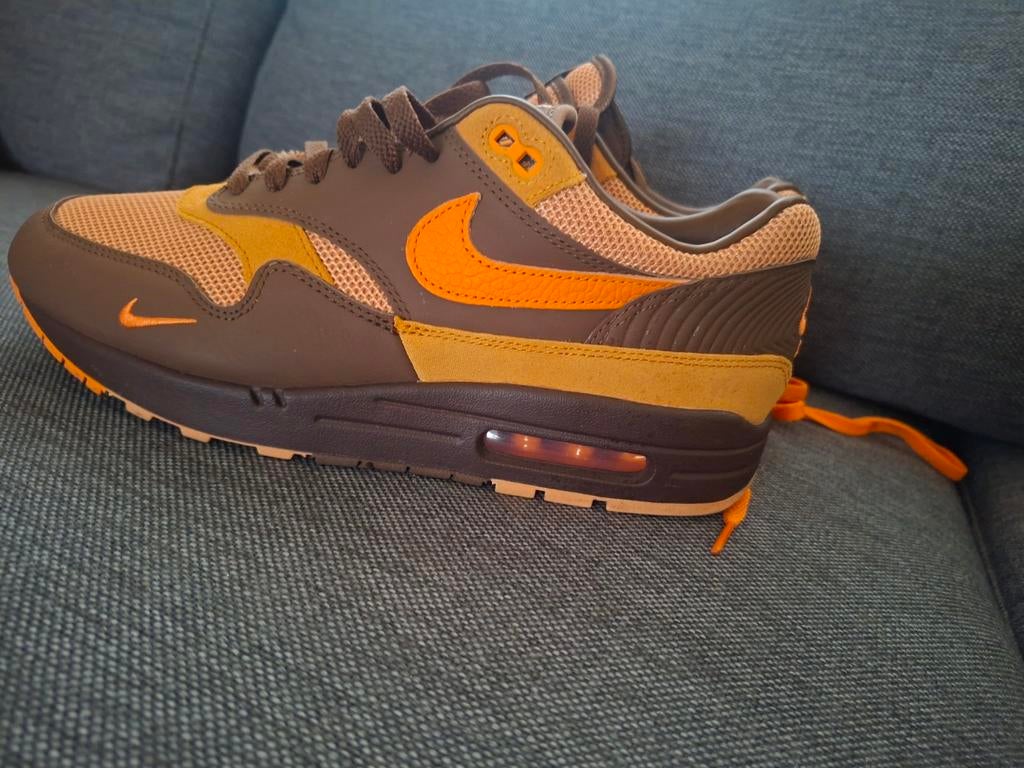 Nike Air Max 1 Bruin Oranje Sneakers Kingsday Maat 43, Bruin, Nike, Ophalen of Verzenden, Sneakers of Gympen