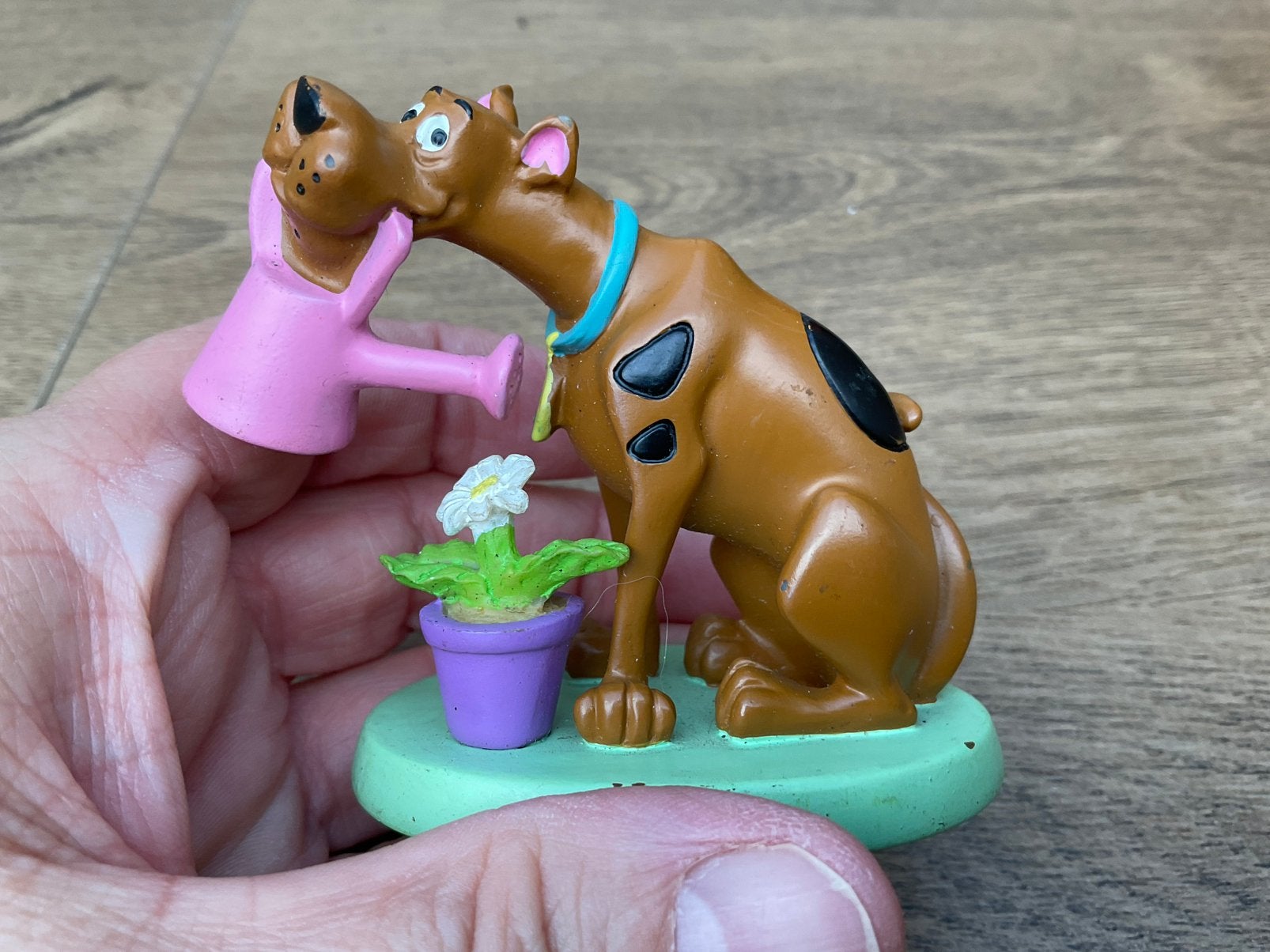 Beeldje Scooby Doo Hanna Barbara met bloemetje en gieter, Verzamelen, Ophalen, Gebruikt, Beeldje of Figuurtje