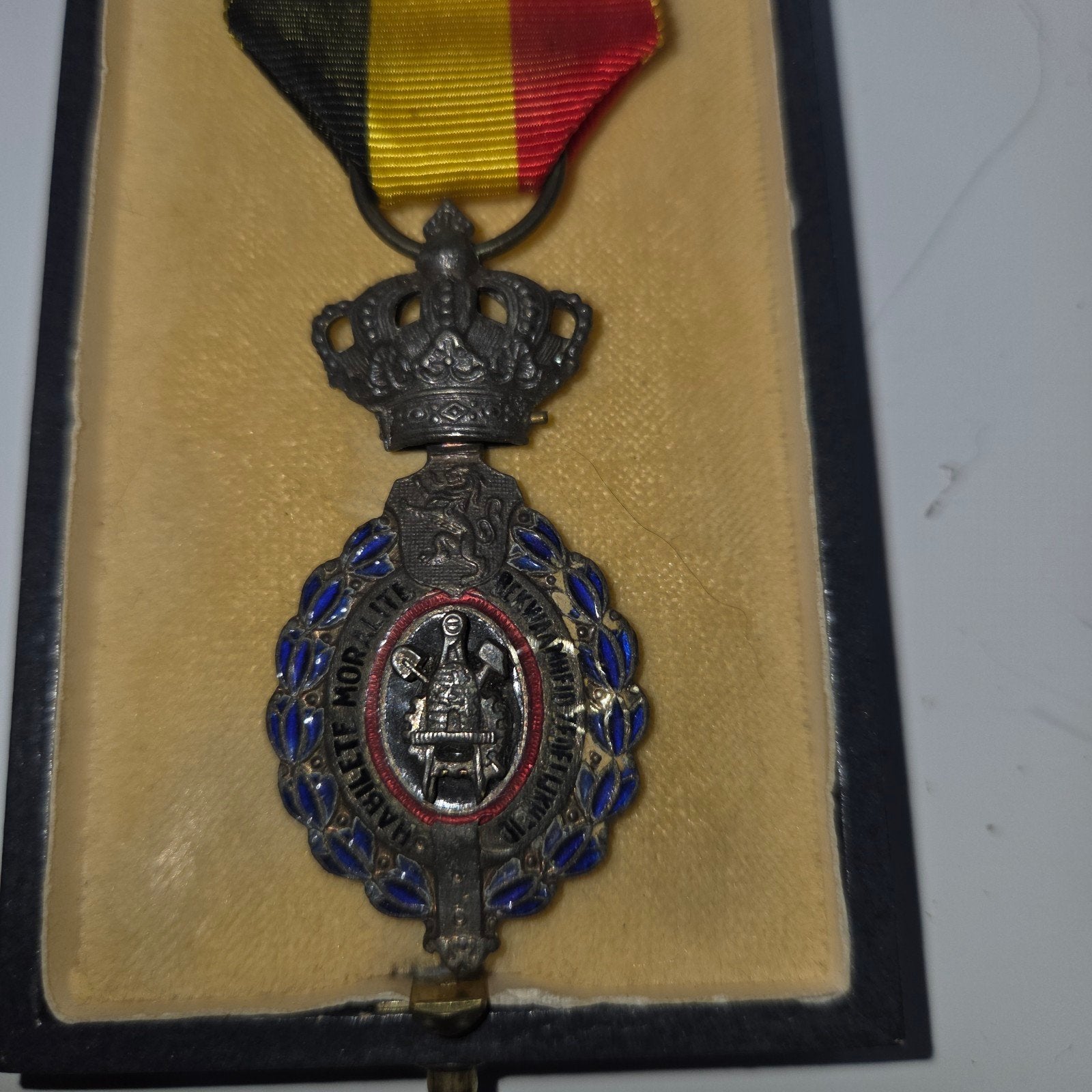 Zeldzame Belgische militaire medaille 2e Klasse in doosje, Verzamelen, Ophalen of Verzenden