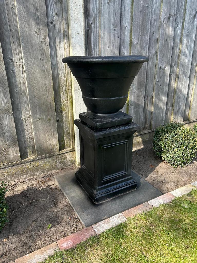 Stenen zuil met pot, Huis en Inrichting, Woonaccessoires | Zuilen en Pilaren, Ophalen of Verzenden, Gebruikt