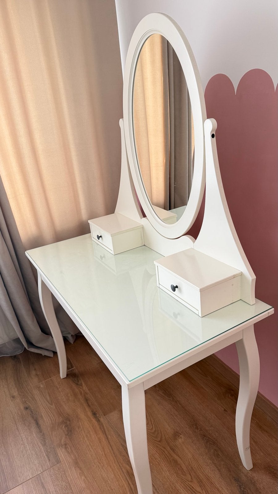 Foto 2 van IKEA Make-up Tafel met Spiegel en Lades