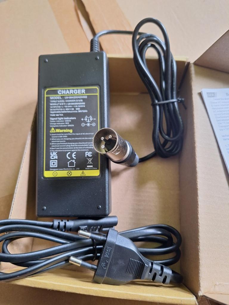 Nieuwe Oplader voor Elektrische Scooter/Fiets 42V 2A, Ophalen of Verzenden, Nieuw