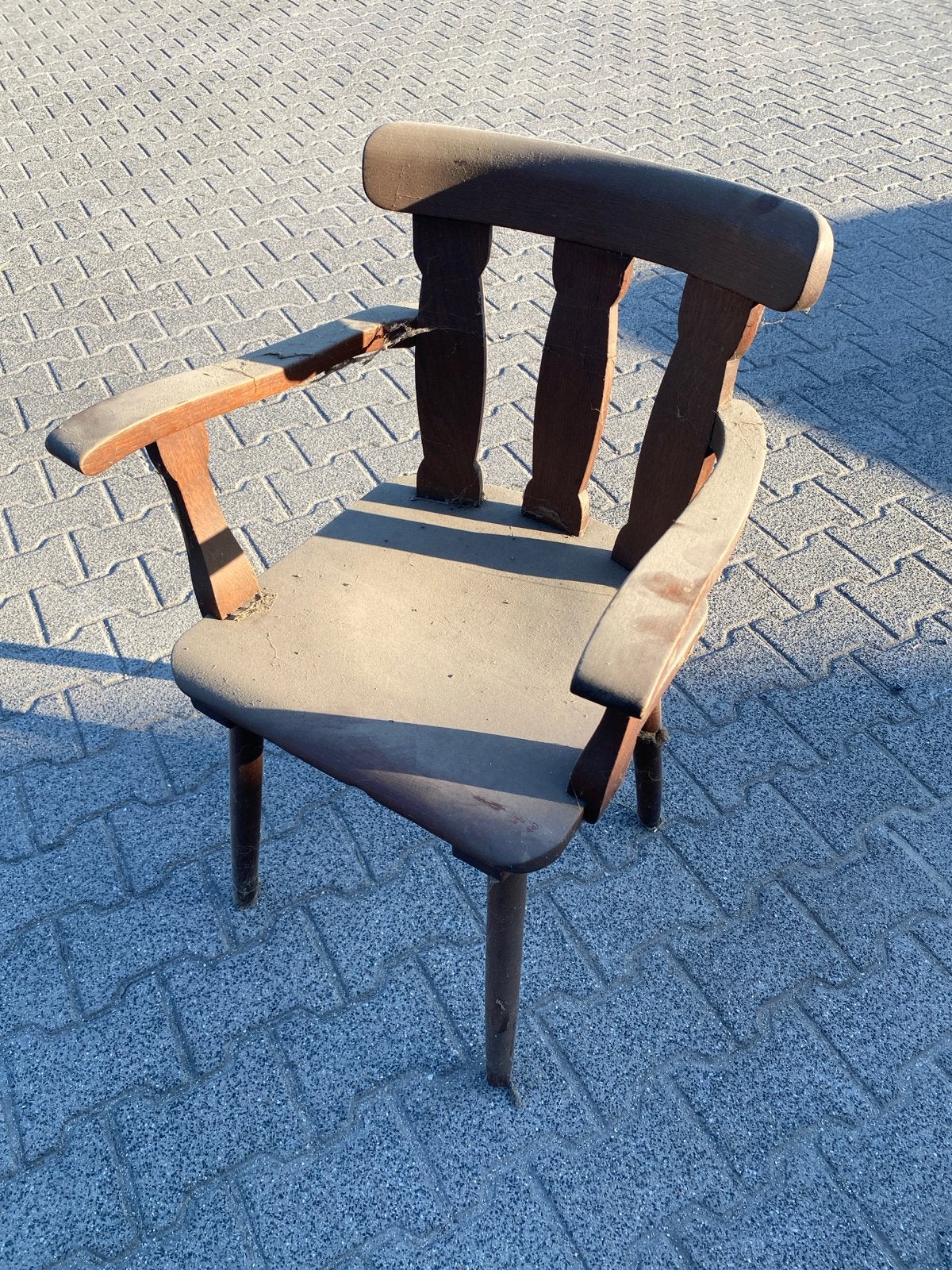 Vintage houten stoel met armleuningen MOET WEG, Ophalen