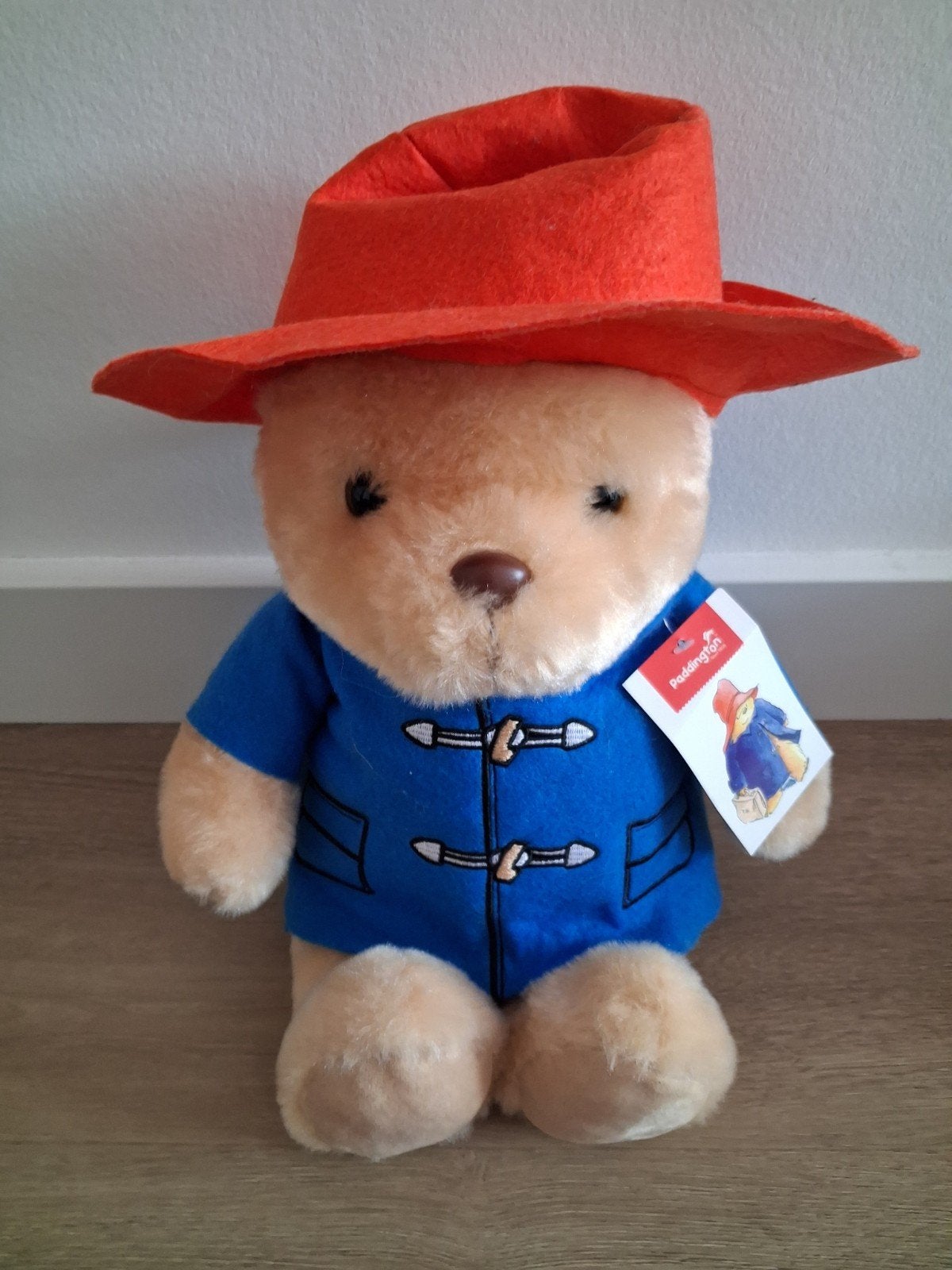 Nieuw! Knuffel beer Paddington beertje blauw rood L1946, Kinderen en Baby's, Ophalen of Verzenden, Zo goed als nieuw, Beer