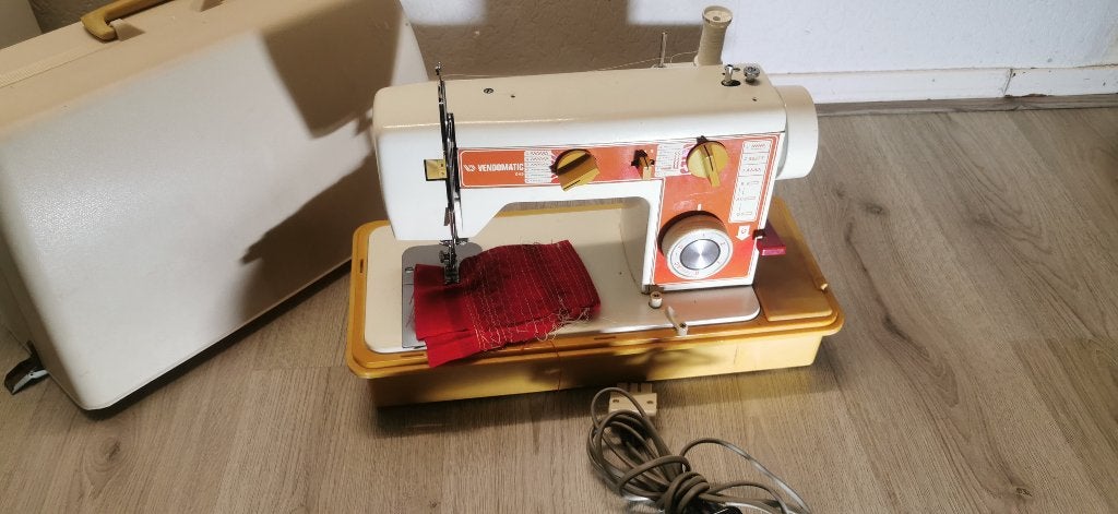 Naaimachine VENDOMATIC 043, Ophalen of Verzenden, Zo goed als nieuw, Naaimachine, Overige merken