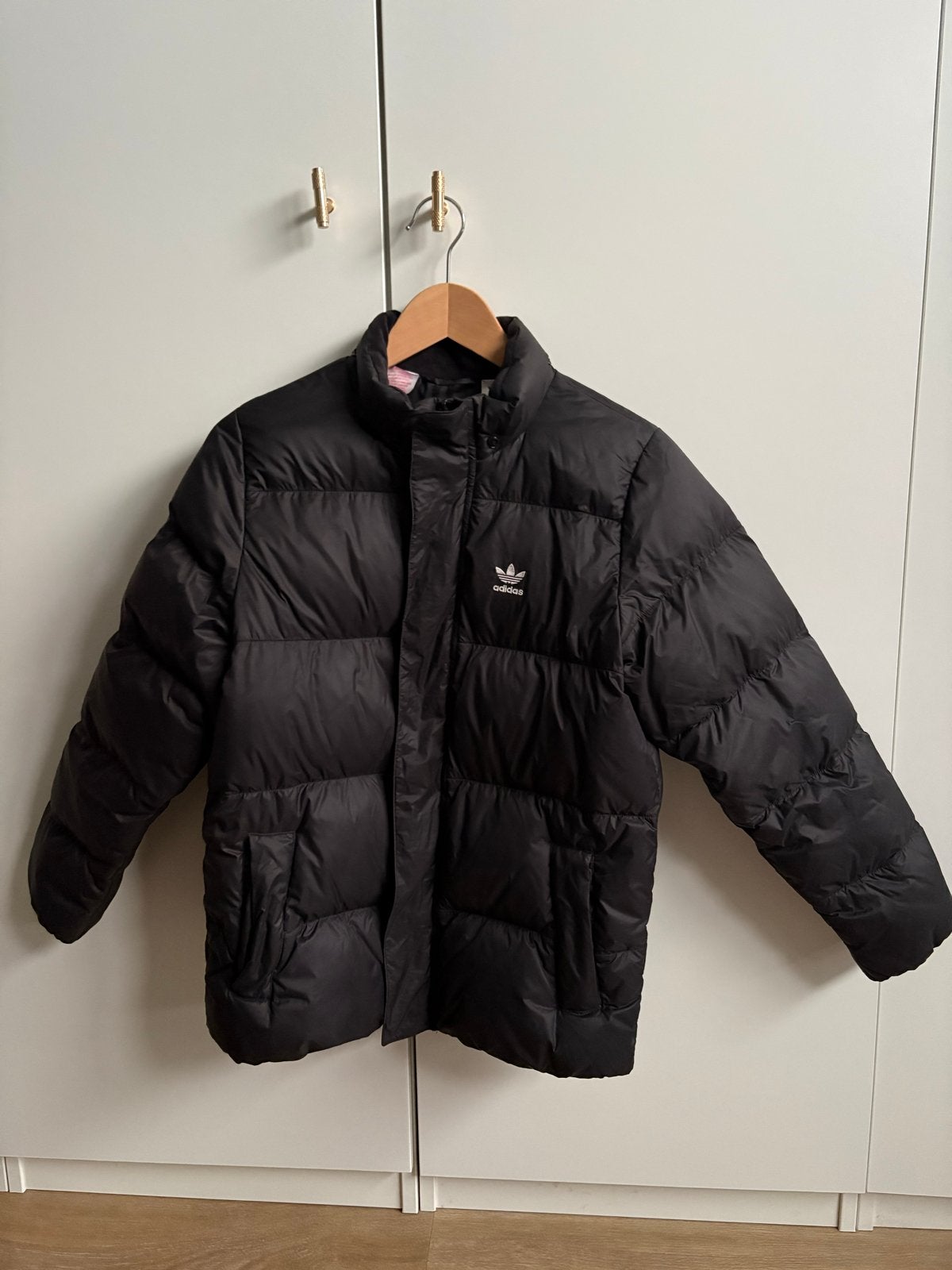 Adidas Puffer Jas Zwart - Maat 152 (11-12 jaar), Ophalen of Verzenden, Zo goed als nieuw, Jongen of Meisje
