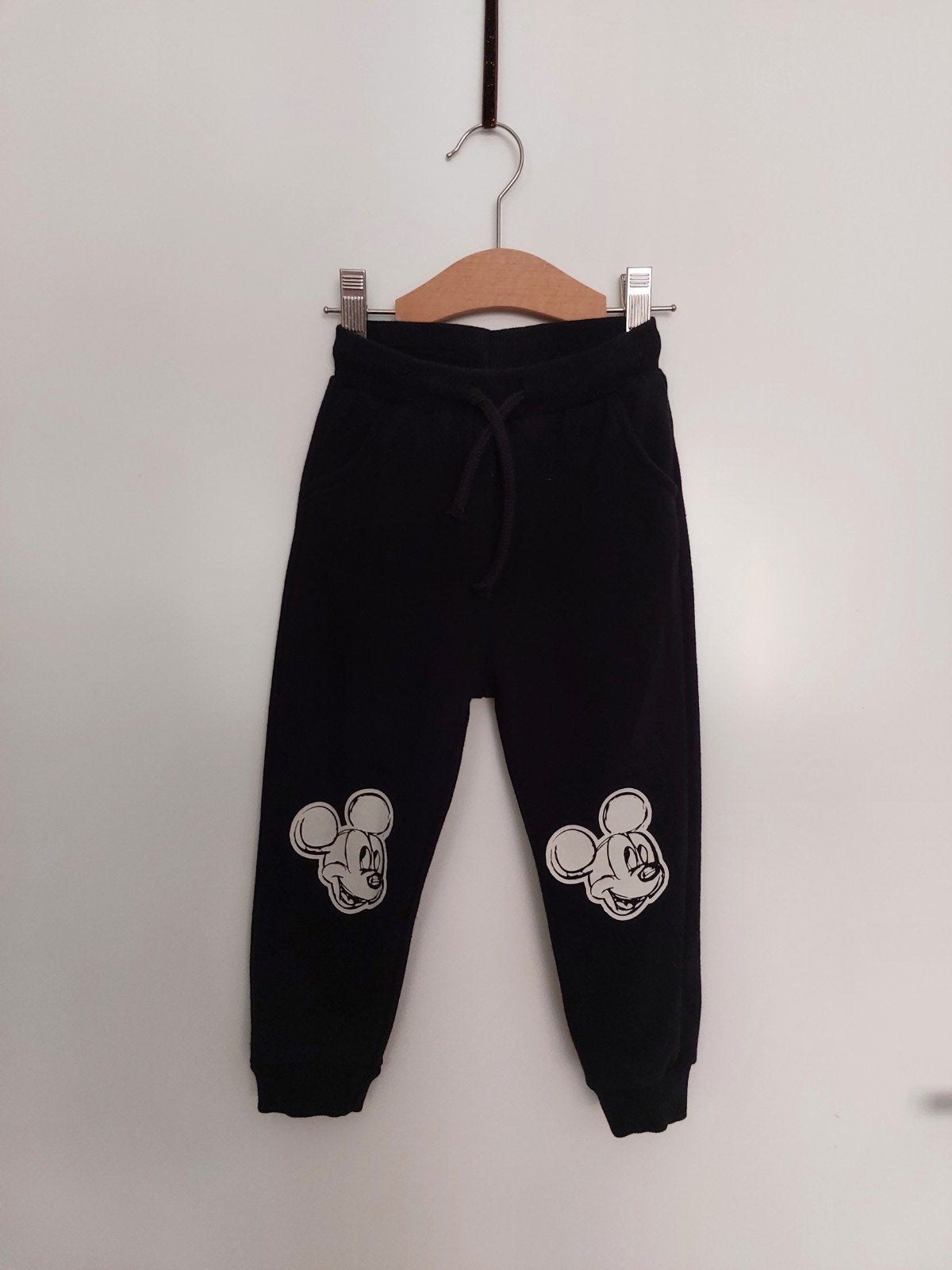 Disney Mickey Mouse joggingsbroek maat 92-98 z.g.a.n., Kinderen en Baby's, Kinderkleding | Maat 92, Ophalen of Verzenden, Zo goed als nieuw