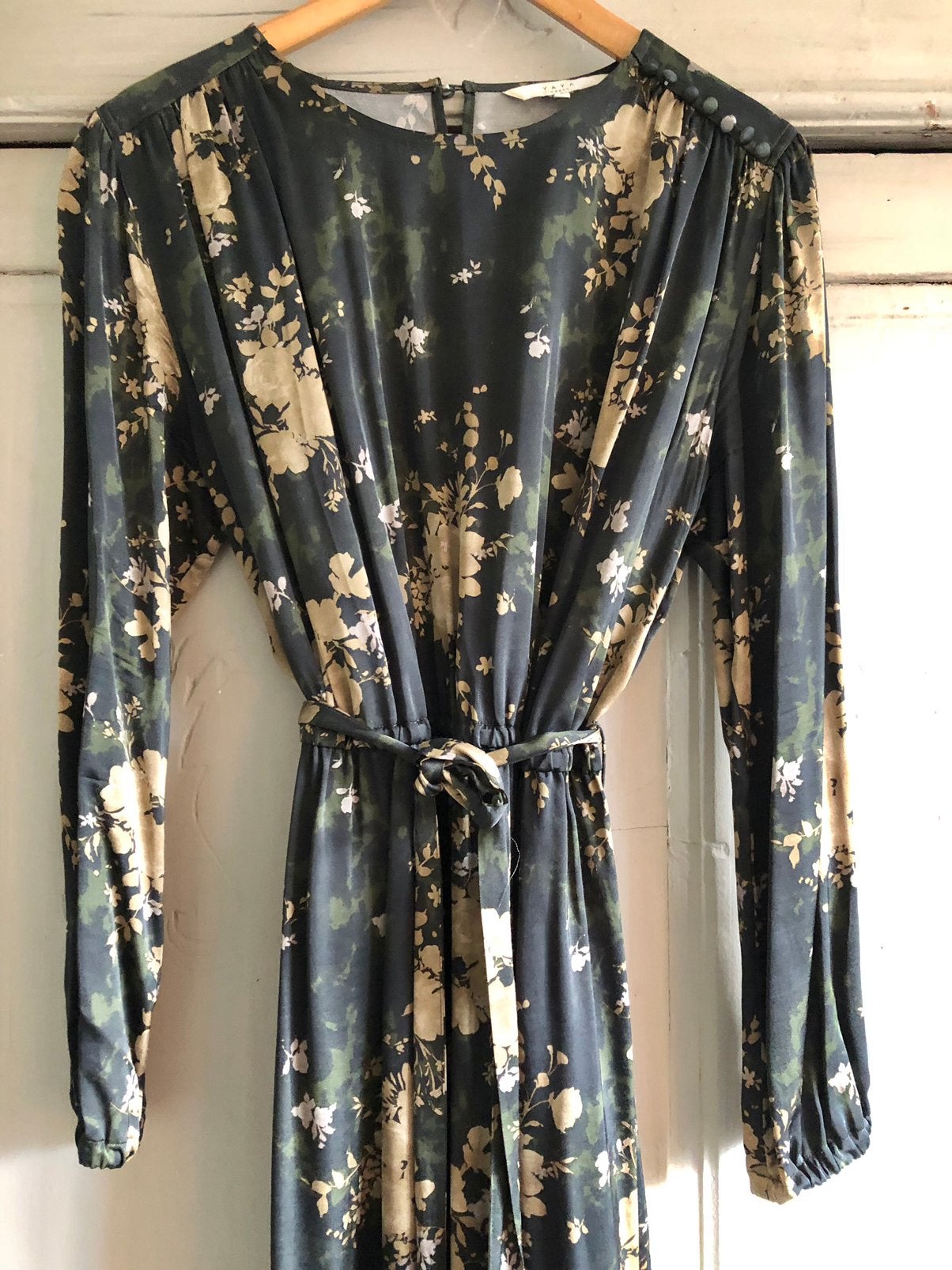 Waanzinnig mooie, luxe, grijsgroene zijden YAYA jurk Mt 42, Verzenden, Maat 46/48 (XL) of groter, Zo goed als nieuw, Onder de knie