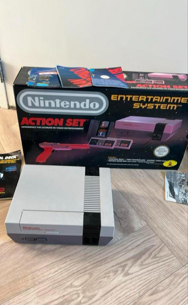 Nintendo NES Action Set - Uniek., Spelcomputers en Games, Spelcomputers | Nintendo NES, Ophalen, Gebruikt, Met 2 controllers, Met games