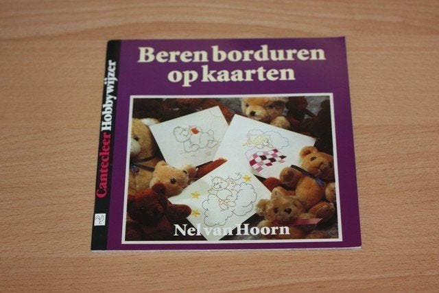 Beren borduren op kaarten   chw 108, Boeken, Ophalen of Verzenden, Zo goed als nieuw, Borduren en Naaien, Geschikt voor kinderen