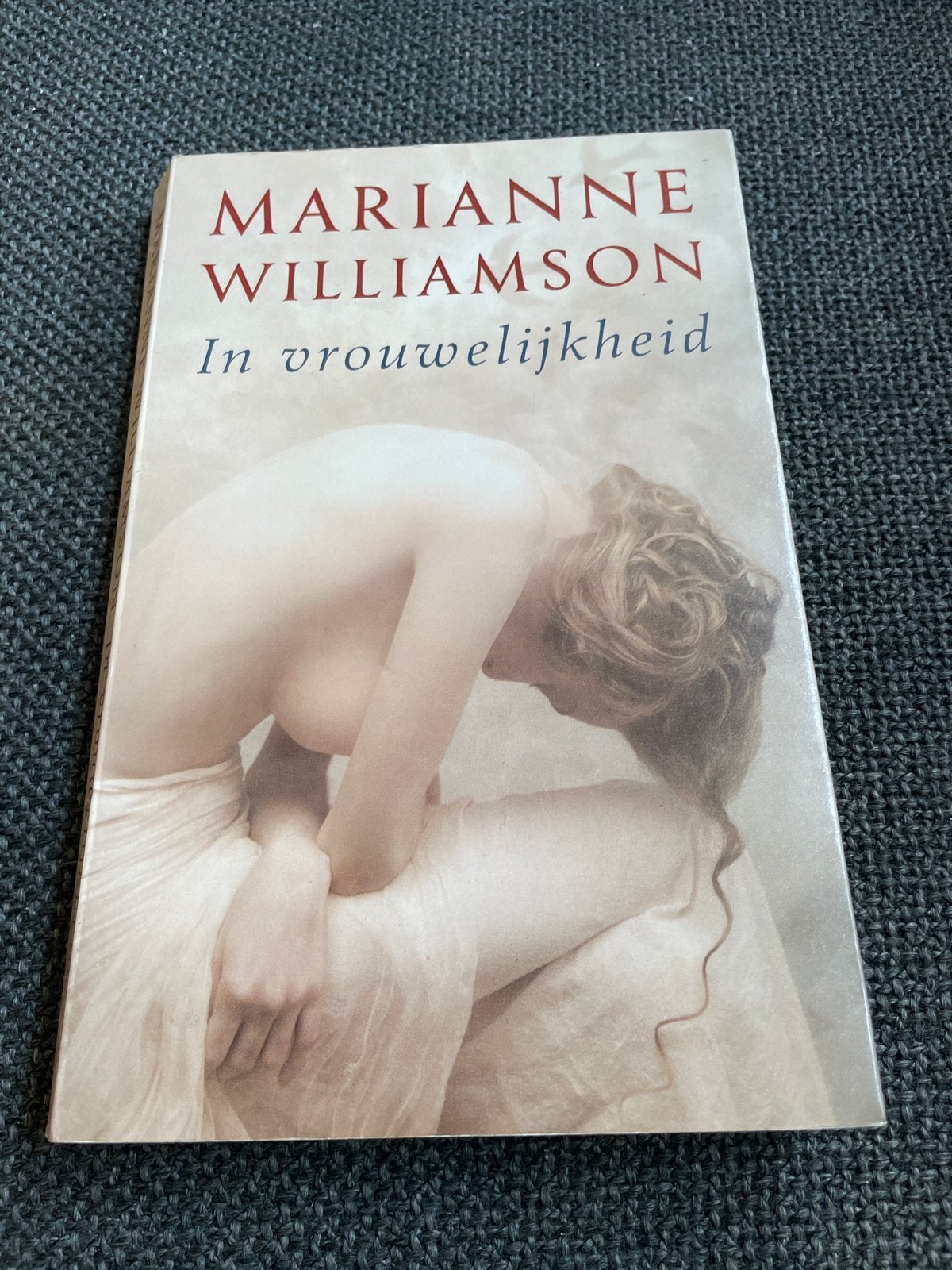 Marianne Williamson - In vrouwelijkheid, Ophalen of Verzenden, Gelezen, Nederland