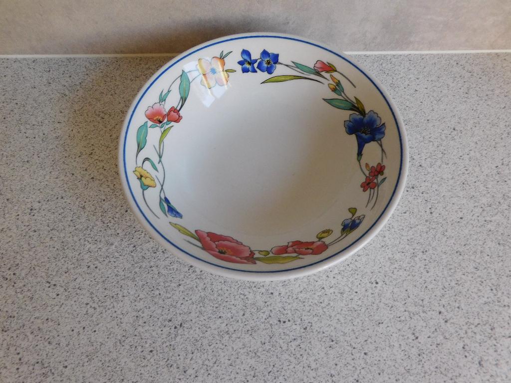 Schaal 16 cm. Alpine Meadow Wood & Sons, Ophalen of Verzenden, Overige stijlen, Aardewerk, Schaal of Schalen