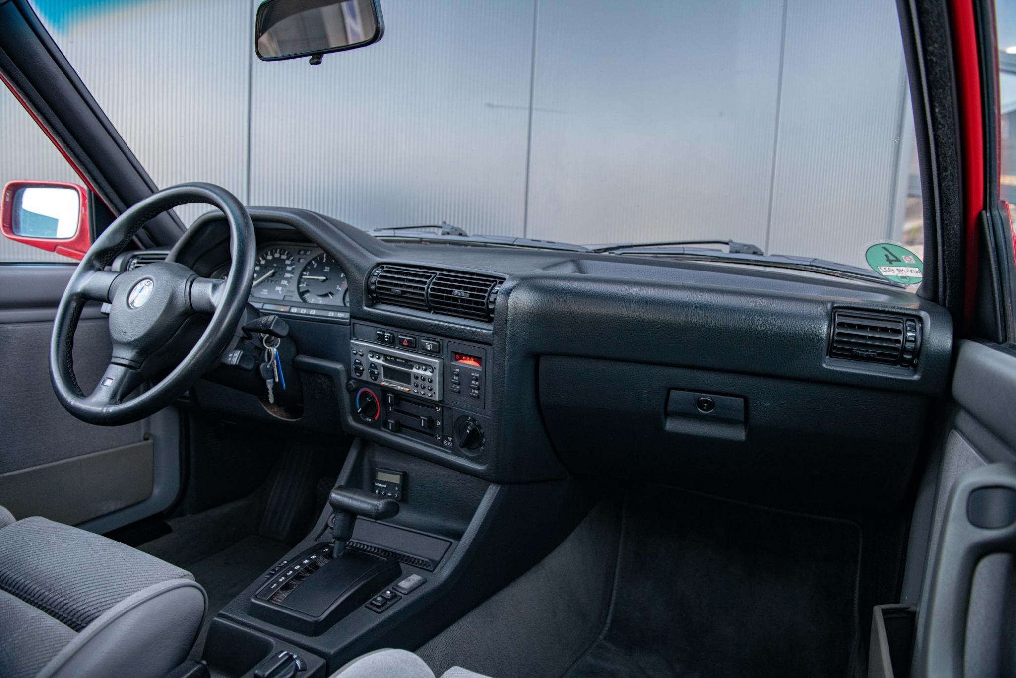 BMW 3-serie 325i Touring I 1e lak! | Self-leveling | M stuur, Gebruikt, 2494 cc, Grijs, 170 pk