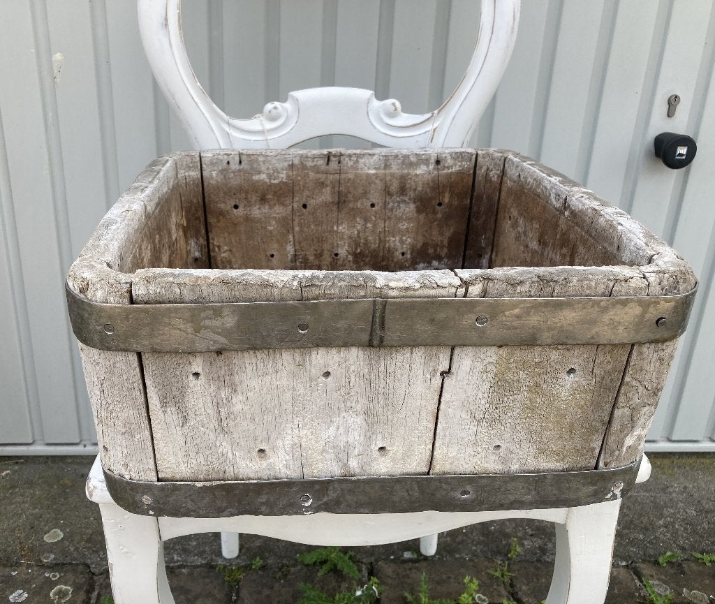 Brocante grote kaasmal met metalen banden / vierkant, Hout, ---, Ophalen of Verzenden, ---