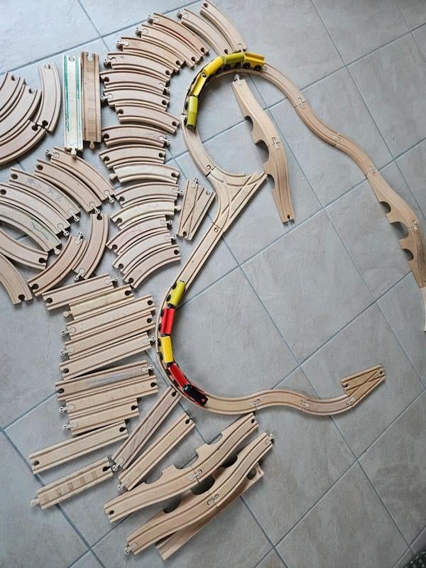 67 delige houten treinbaan brio en ikea, amper gebruik, Kinderen en Baby's, Speelgoed | Houten speelgoed, Ophalen, Zo goed als nieuw