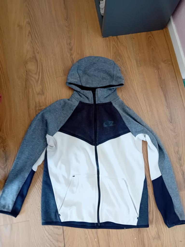 Nike Tech Fleece Vest - Grijs/Wit/Blauw - Maat 147-158 cm (1, Kleding | Heren, Sportkleding, Ophalen of Verzenden, Zo goed als nieuw