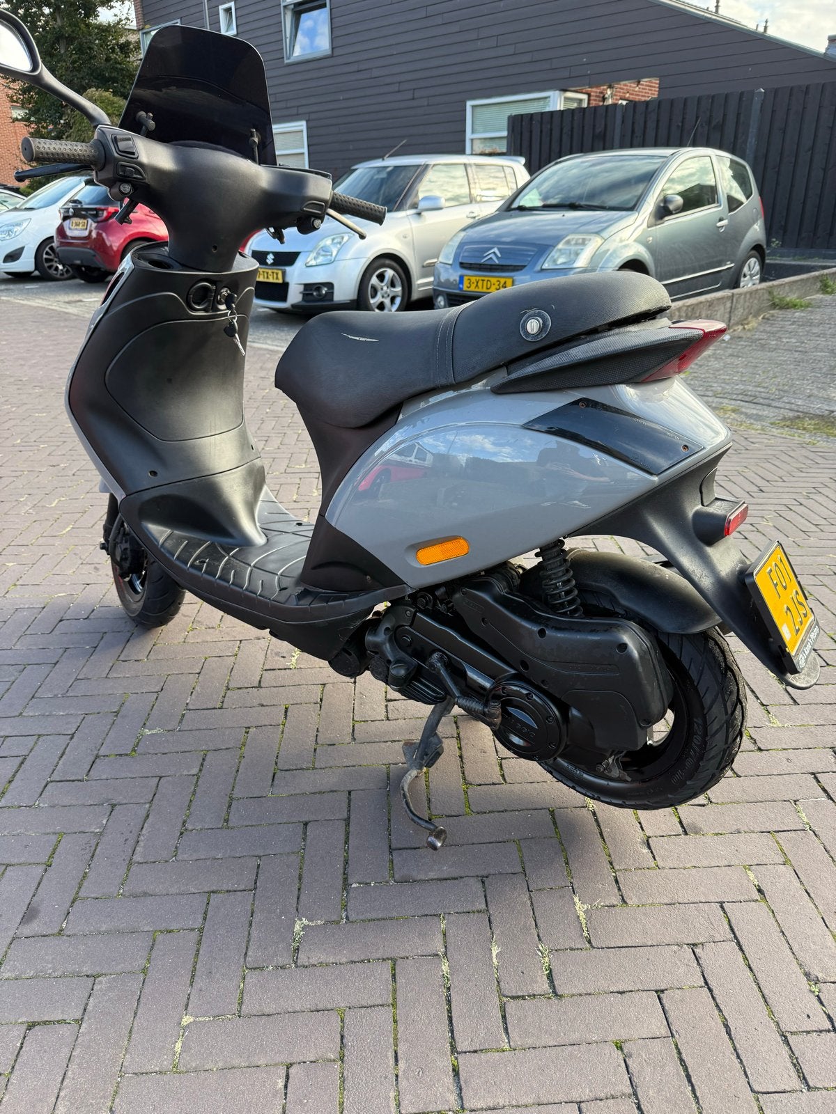 Foto 3 van Piaggio zip brom