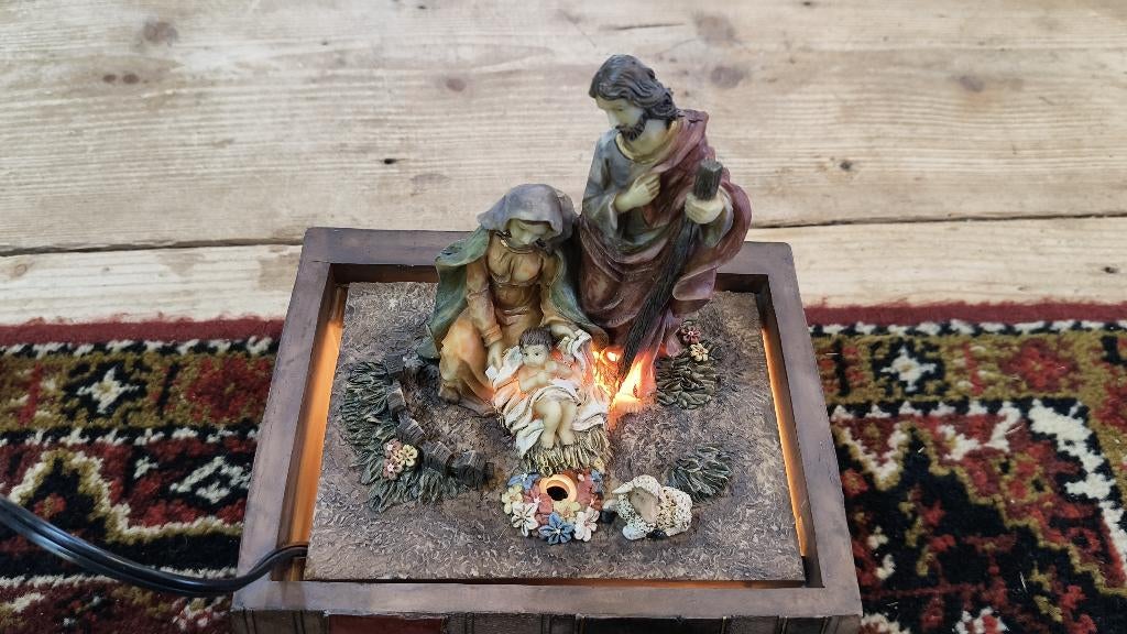 Verlichte kerststal in boekvorm met werkend pompje, Ophalen of Verzenden, Zo goed als nieuw