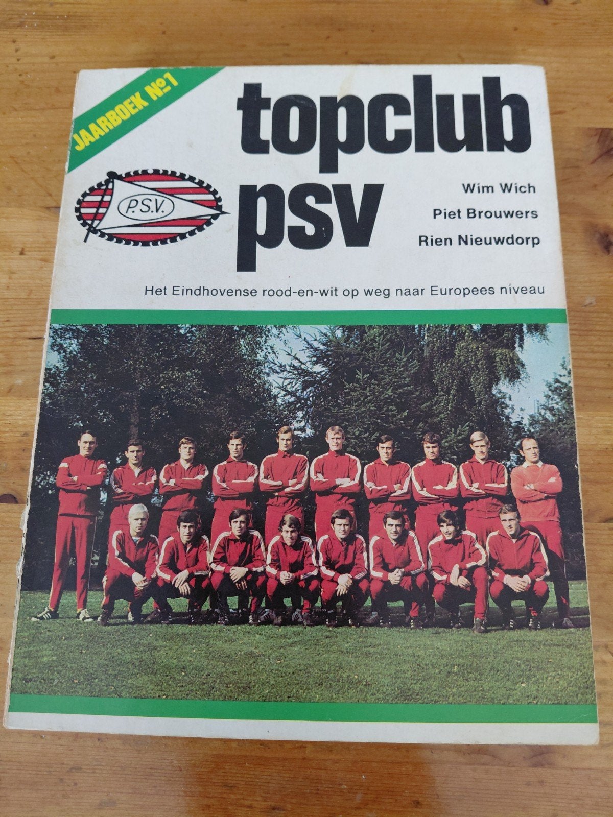 Jaarboek No 1 Topclub PSV, Ophalen of Verzenden, Gelezen