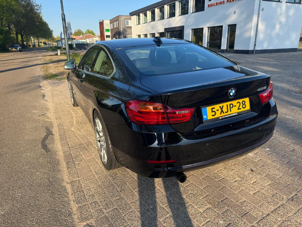 BMW 4-Serie 420i aut. Sport 114.000 km, Auto's, BMW, Achterwielaandrijving, Zwart, 4 stoelen, Zwart