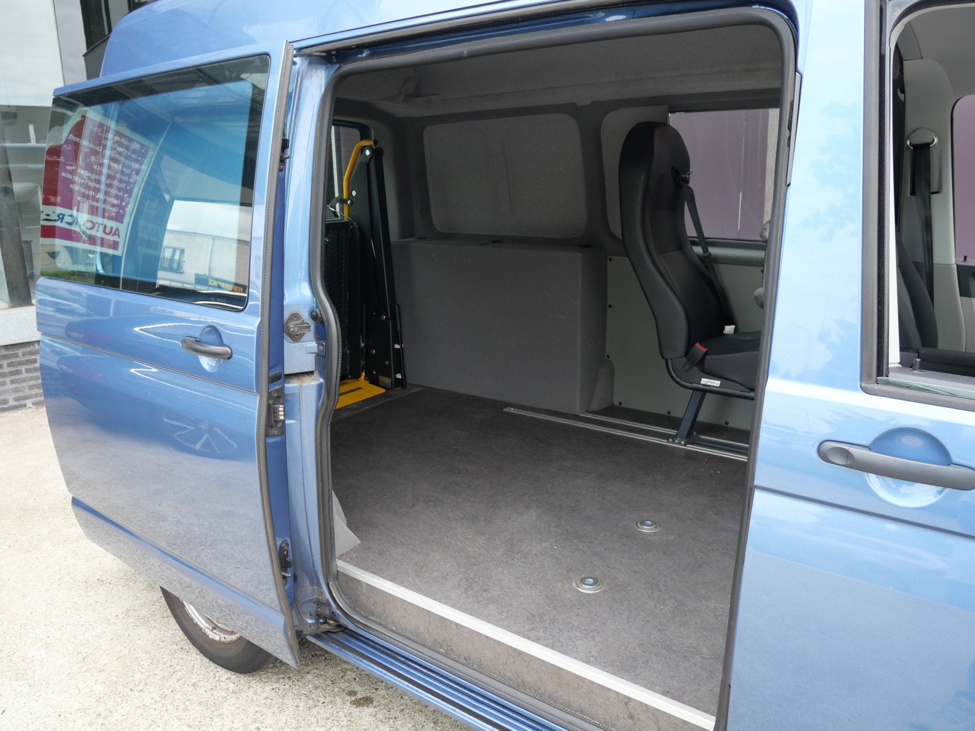 Volkswagen Transporter 2.0 TDI L1H2 TRENDLINE | ROLSTOEL BUS, Euro 5, Stof, Gebruikt, Zwart