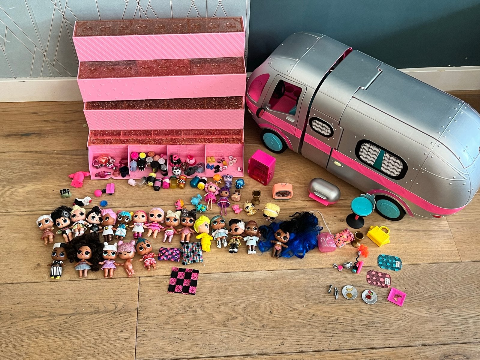 Grote collectie LOL Surprise poppen en camper, Ophalen of Verzenden, Gebruikt, Overige typen
